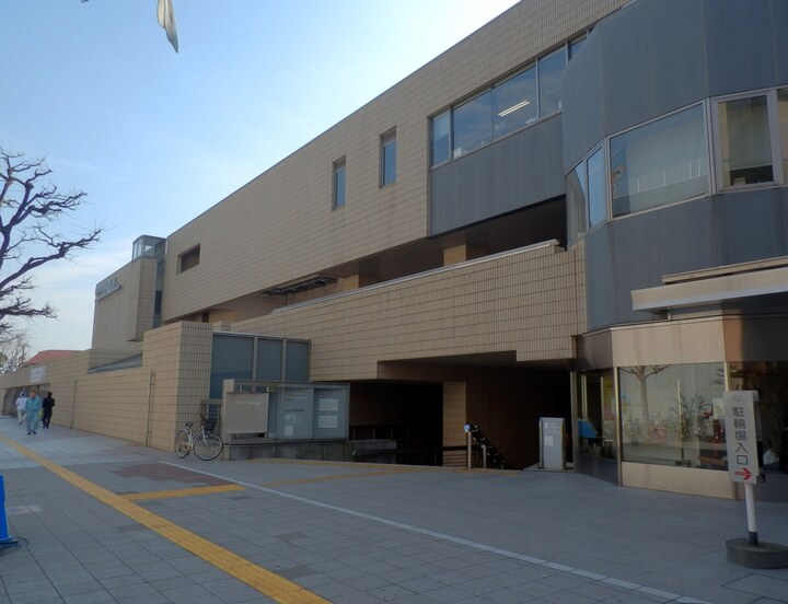 中野区立中央図書館の外観
